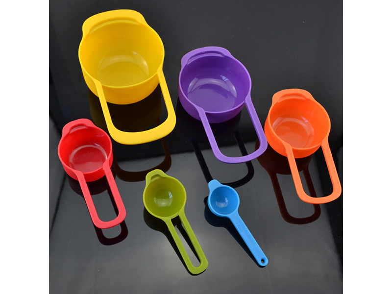 SET OF 6 PLASTIC MEASURING SPOON